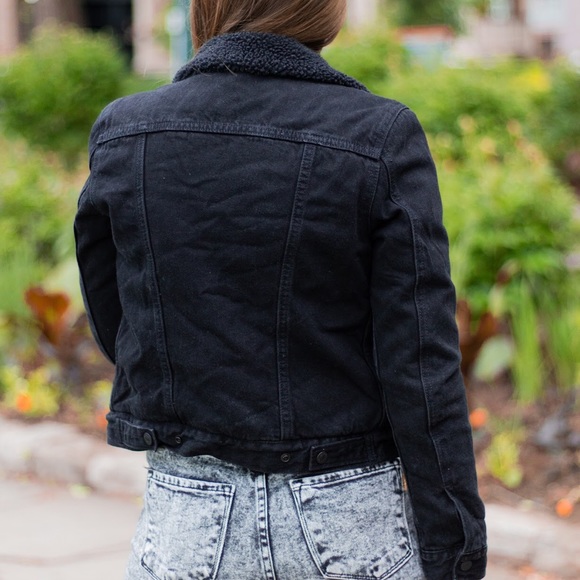 Black Levis Sherpa Jacket - Picture 2 of 6